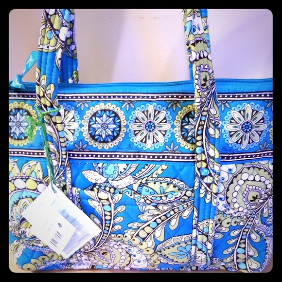 Vera Bradley Handbags - NWT Vera Bradley bag